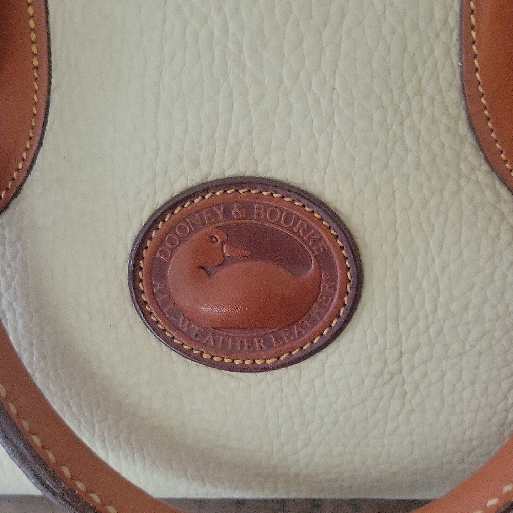 Dooney & Bourke-style Cream and Tan Leather Satchel Dr Bag - Picture 2 of 16
